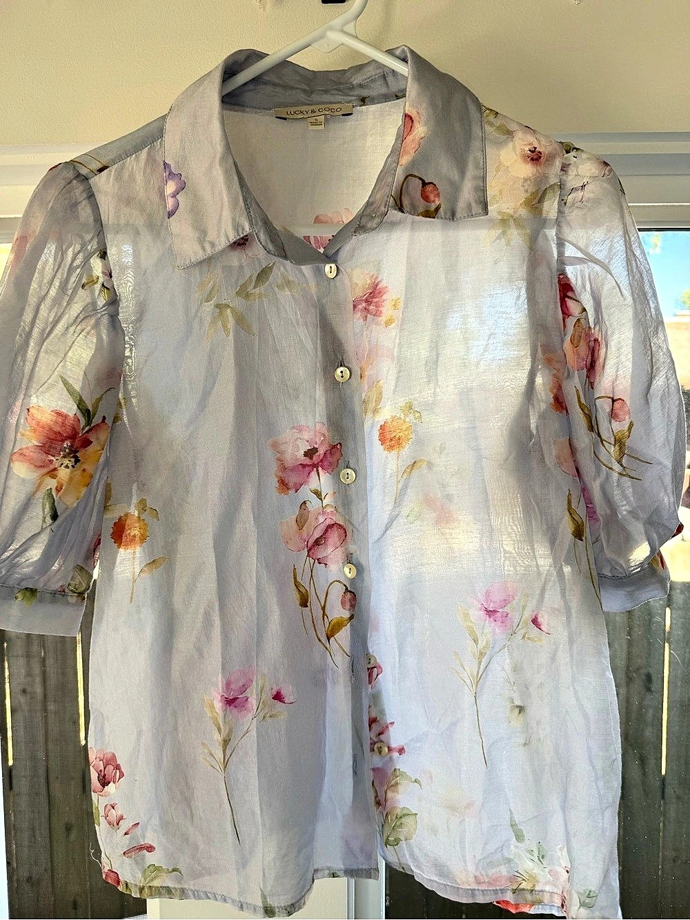 Lucky & Coco Floral Button Down Shirt in Blue & White Size Small